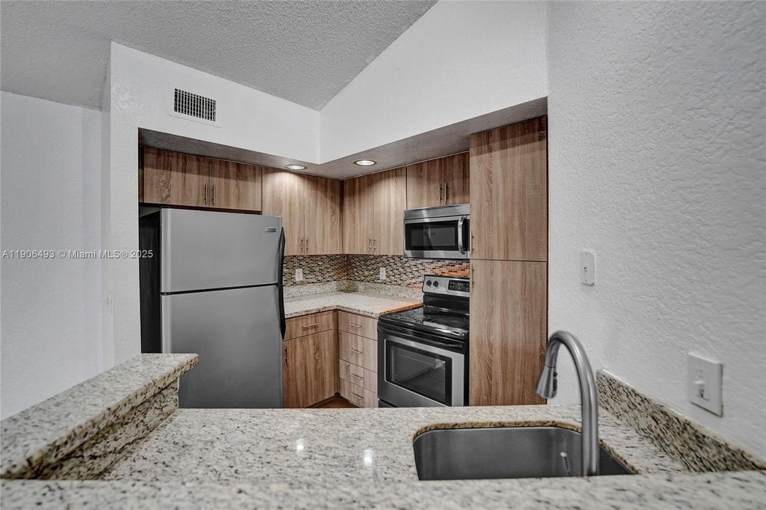 出租: $2,250 (2 贝兹, 2 浴室, 1065 平方英尺)