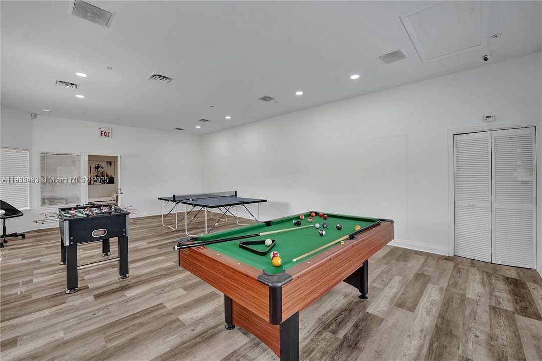 出租: $2,250 (2 贝兹, 2 浴室, 1065 平方英尺)