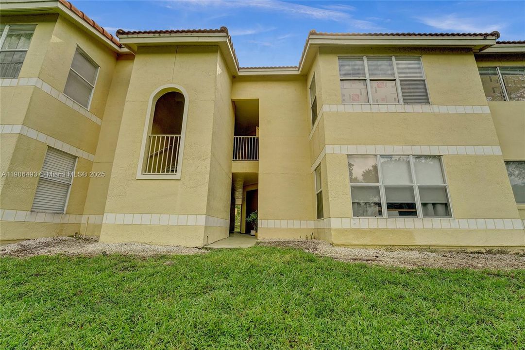 出租: $2,250 (2 贝兹, 2 浴室, 1065 平方英尺)