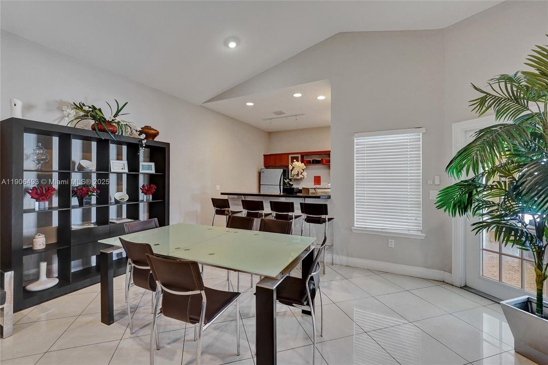 出租: $2,250 (2 贝兹, 2 浴室, 1065 平方英尺)