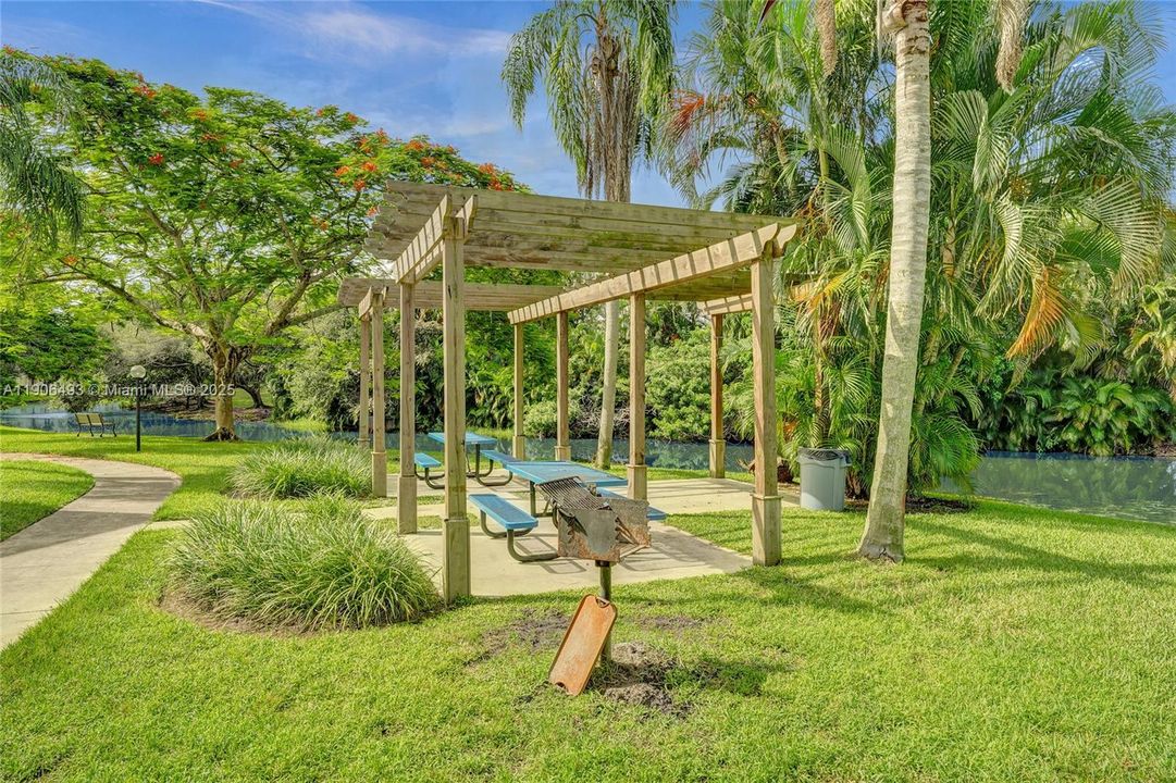 出租: $2,250 (2 贝兹, 2 浴室, 1065 平方英尺)