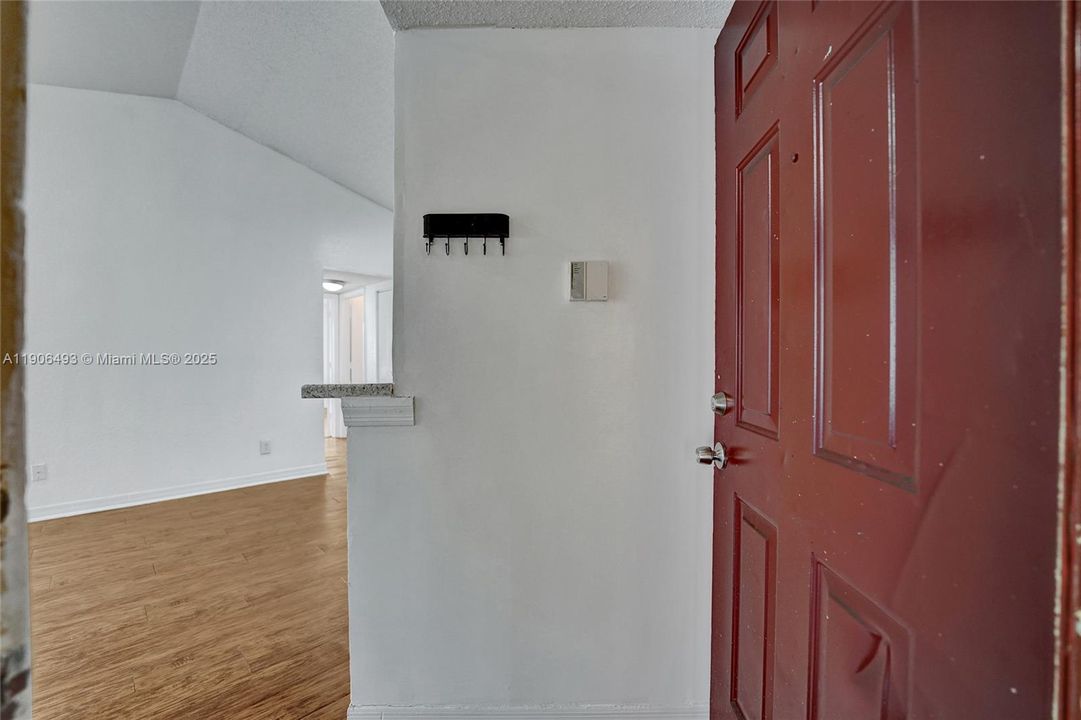 出租: $2,250 (2 贝兹, 2 浴室, 1065 平方英尺)