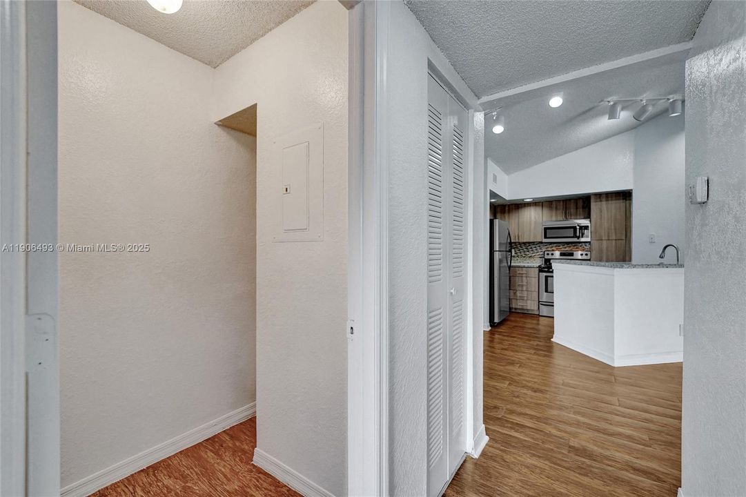 出租: $2,250 (2 贝兹, 2 浴室, 1065 平方英尺)