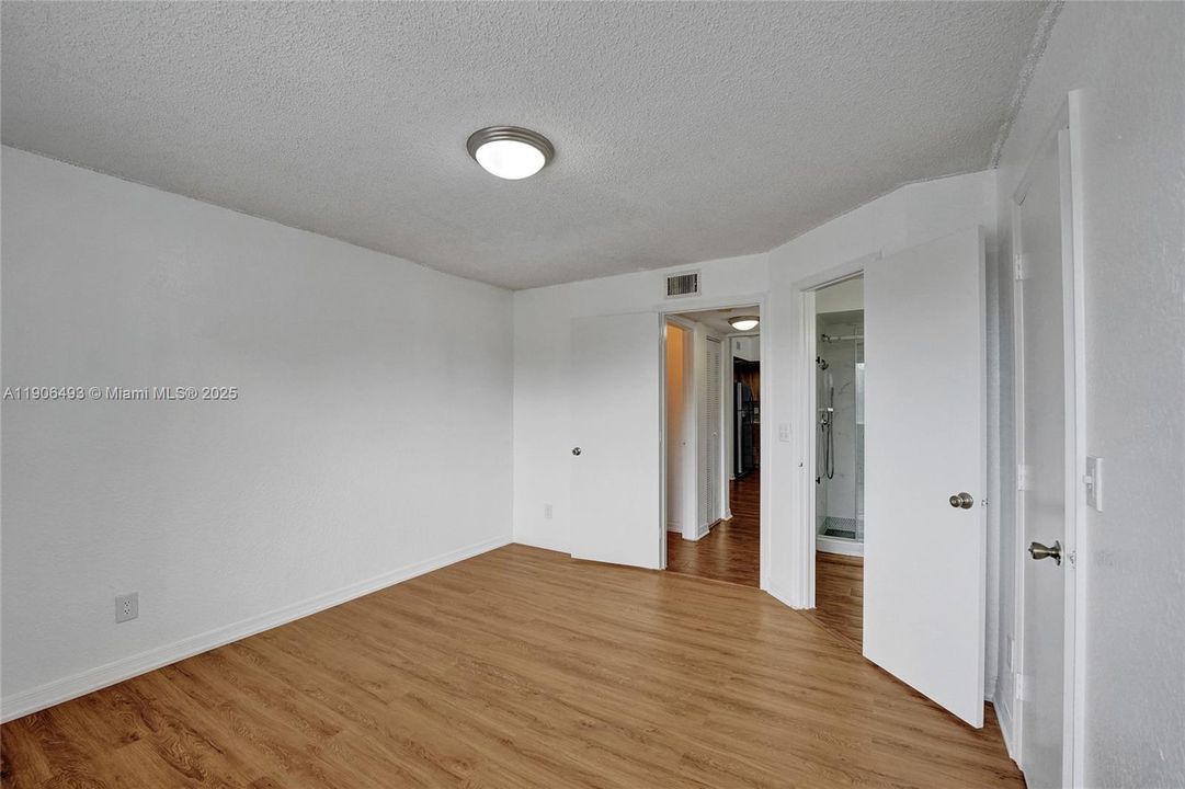 出租: $2,250 (2 贝兹, 2 浴室, 1065 平方英尺)