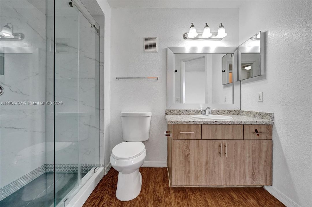 出租: $2,250 (2 贝兹, 2 浴室, 1065 平方英尺)