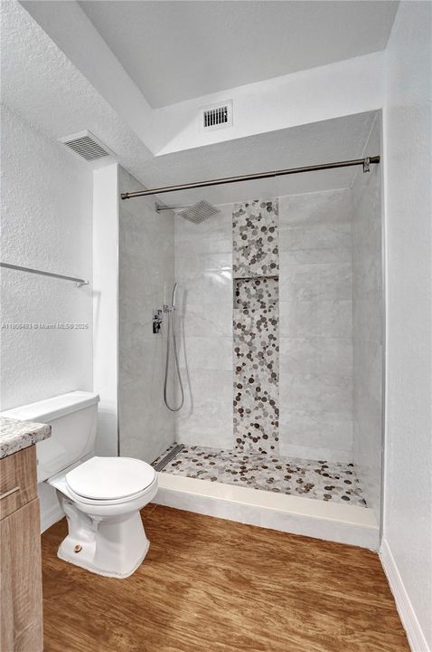 出租: $2,250 (2 贝兹, 2 浴室, 1065 平方英尺)