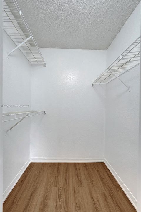 出租: $2,250 (2 贝兹, 2 浴室, 1065 平方英尺)