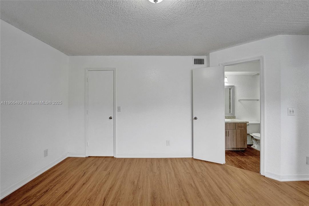 出租: $2,250 (2 贝兹, 2 浴室, 1065 平方英尺)