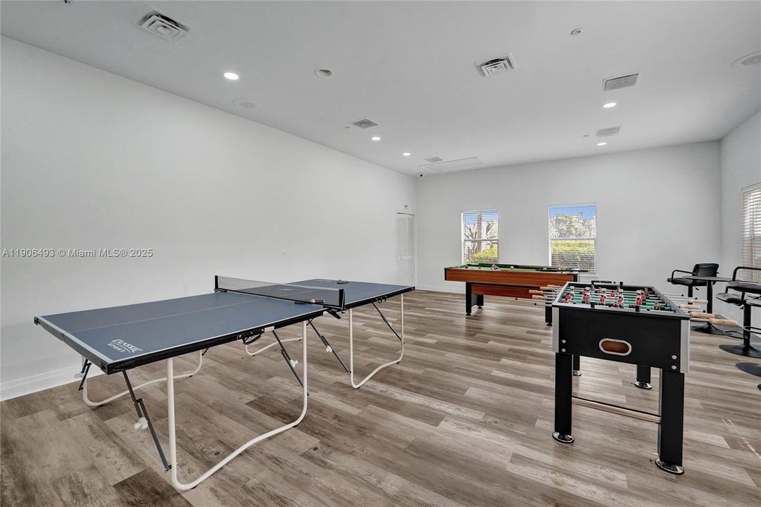 出租: $2,250 (2 贝兹, 2 浴室, 1065 平方英尺)