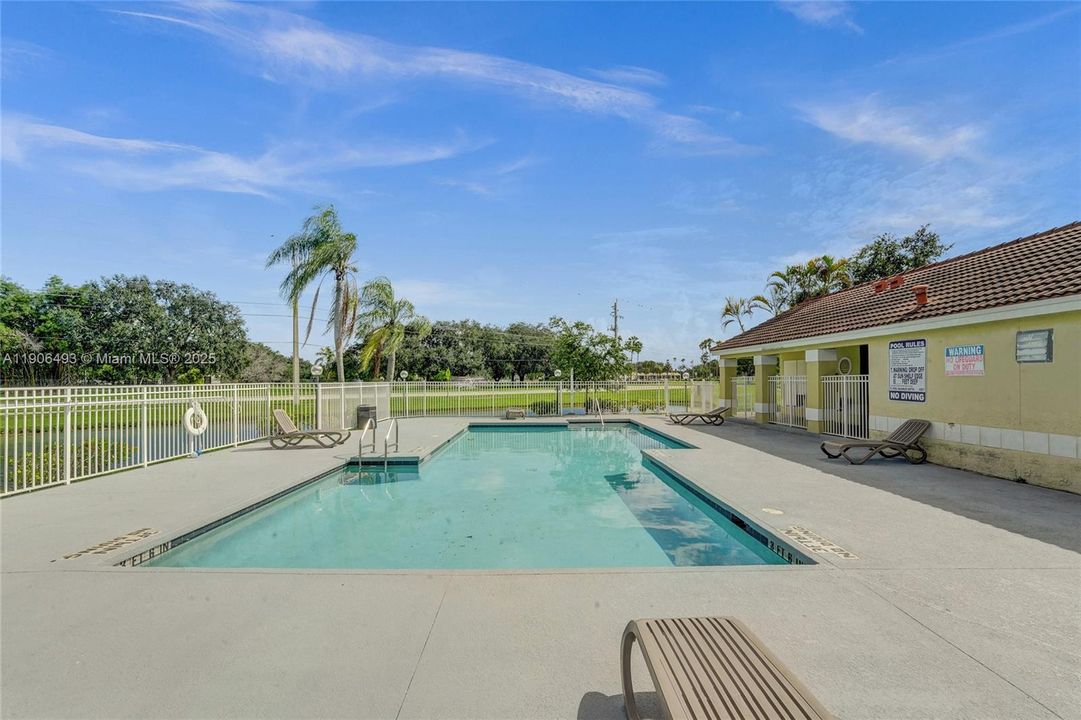 出租: $2,250 (2 贝兹, 2 浴室, 1065 平方英尺)