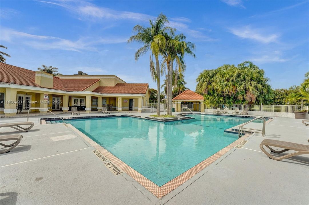 出租: $2,250 (2 贝兹, 2 浴室, 1065 平方英尺)