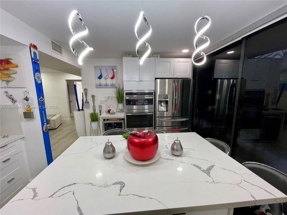 For Rent: $3,000 (3 beds, 2 baths, 1099 Square Feet)