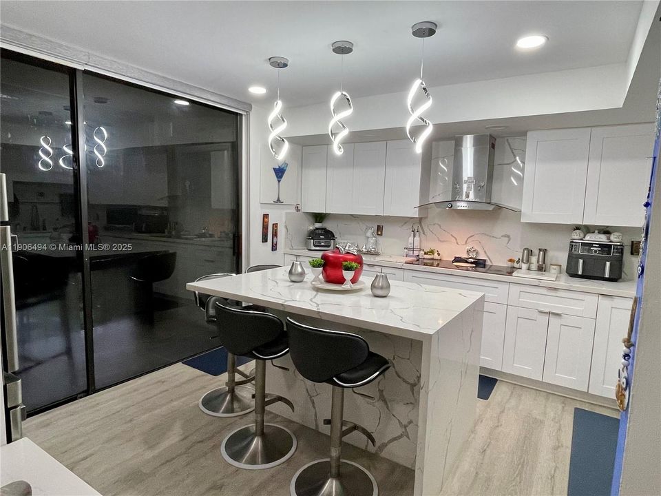 For Rent: $3,000 (3 beds, 2 baths, 1099 Square Feet)