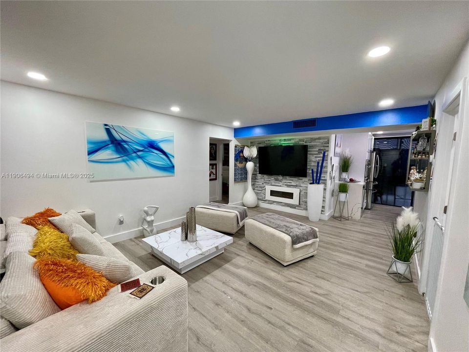 For Rent: $3,000 (3 beds, 2 baths, 1099 Square Feet)