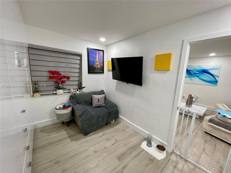 For Rent: $3,000 (3 beds, 2 baths, 1099 Square Feet)