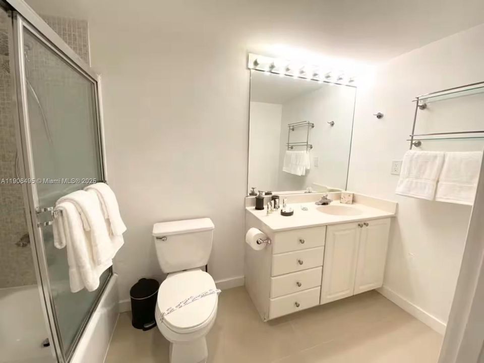 For Sale: $500,000 (1 beds, 1 baths, 1005 Square Feet)