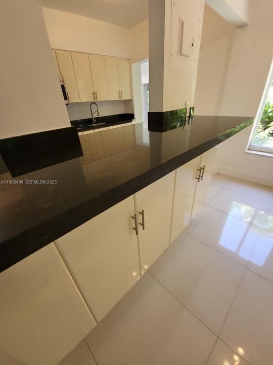 出租: $4,750 (3 贝兹, 2 浴室, 1657 平方英尺)