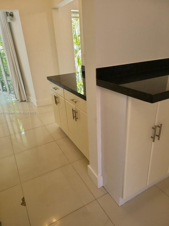 出租: $4,750 (3 贝兹, 2 浴室, 1657 平方英尺)