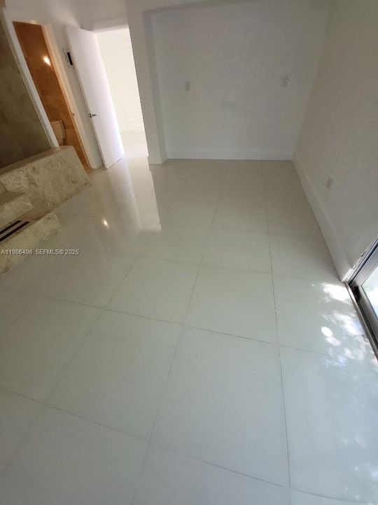 出租: $4,750 (3 贝兹, 2 浴室, 1657 平方英尺)