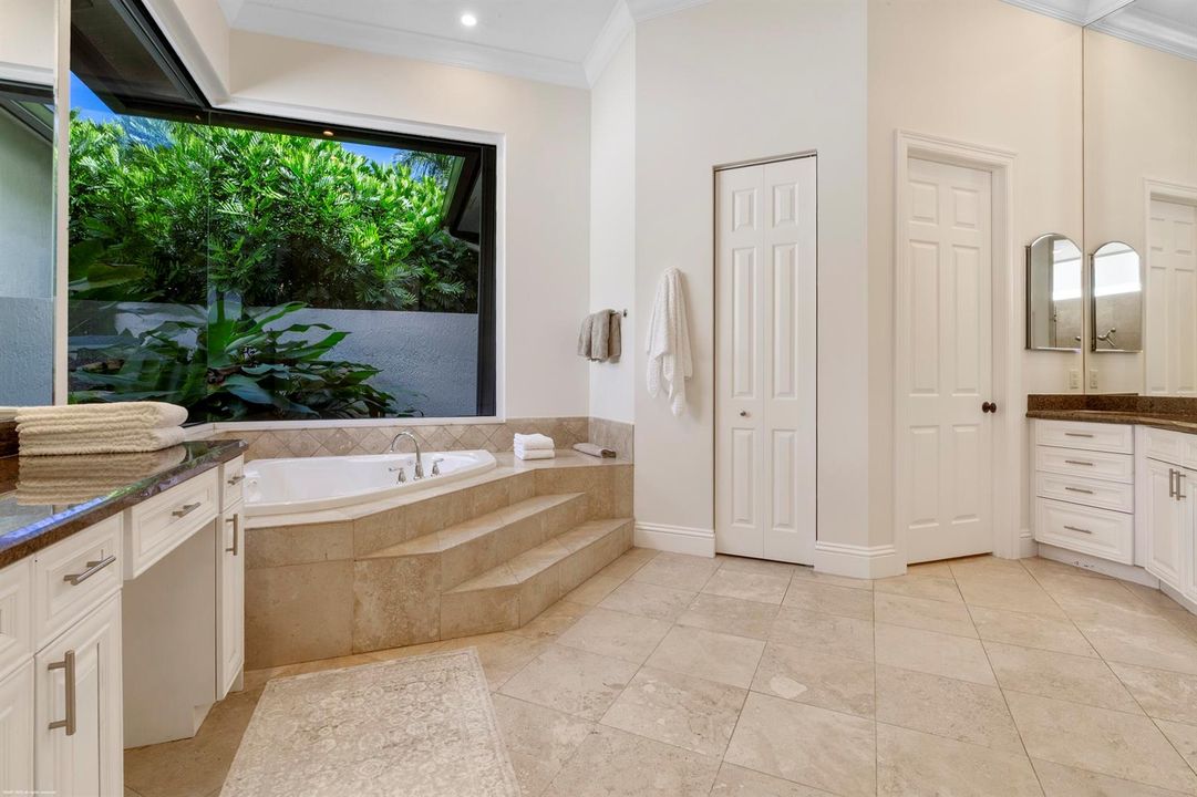 Primary en-suite