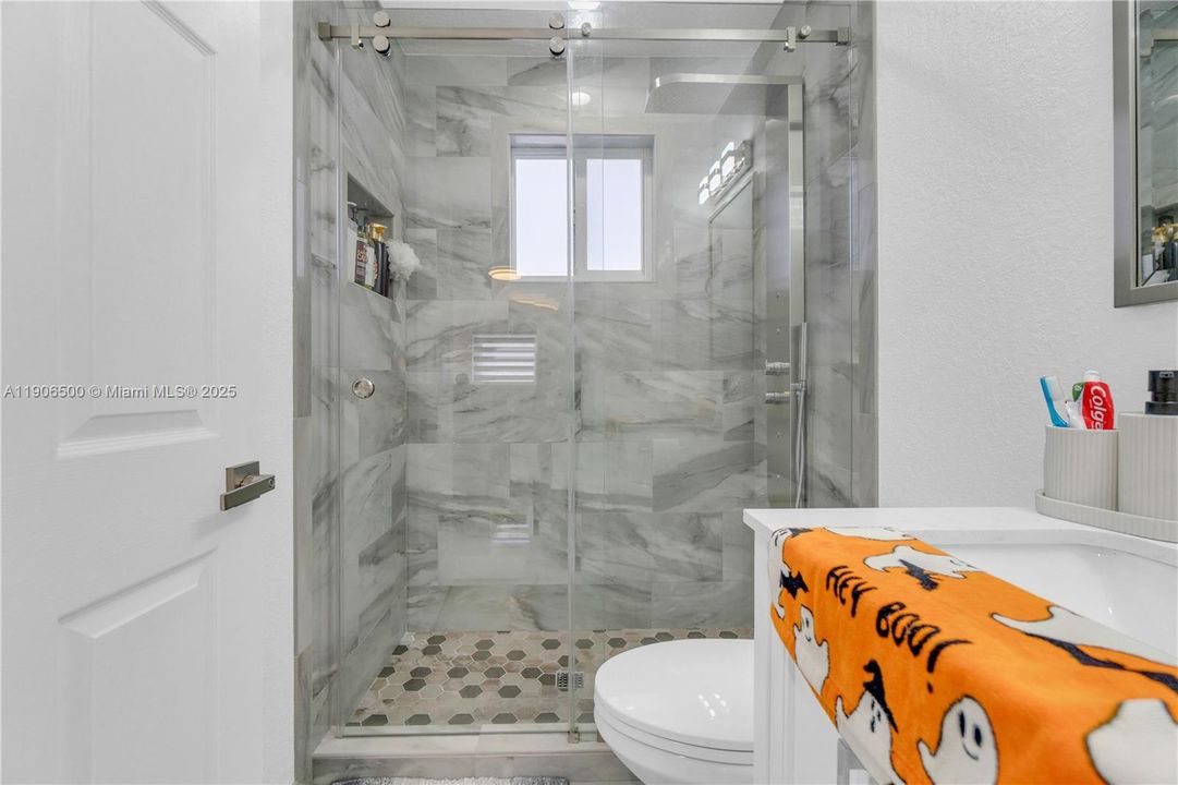 Recently Rented: $3,750 (4 beds, 2 baths, 1475 Square Feet)