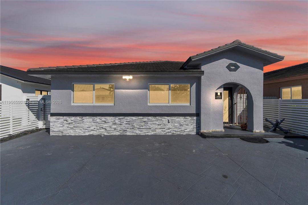 Recently Rented: $3,750 (4 beds, 2 baths, 1475 Square Feet)