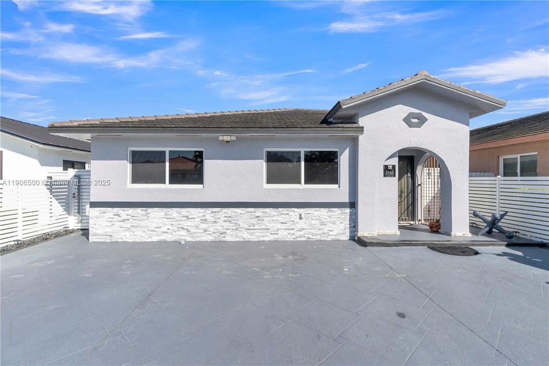 Recently Rented: $3,750 (4 beds, 2 baths, 1475 Square Feet)