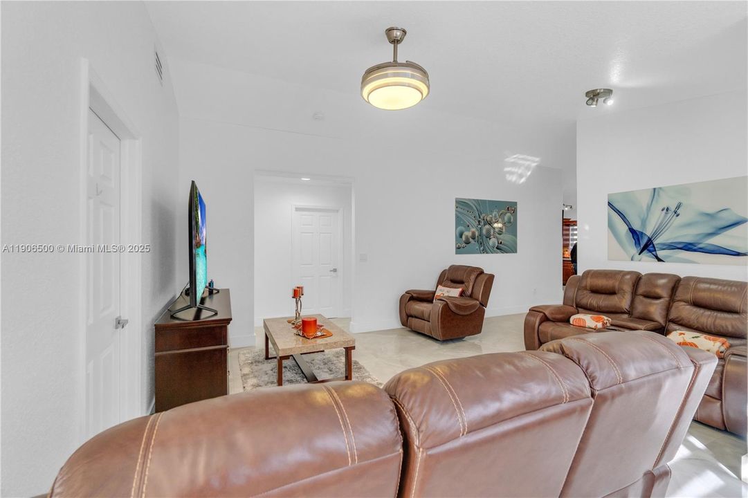 Recently Rented: $3,750 (4 beds, 2 baths, 1475 Square Feet)