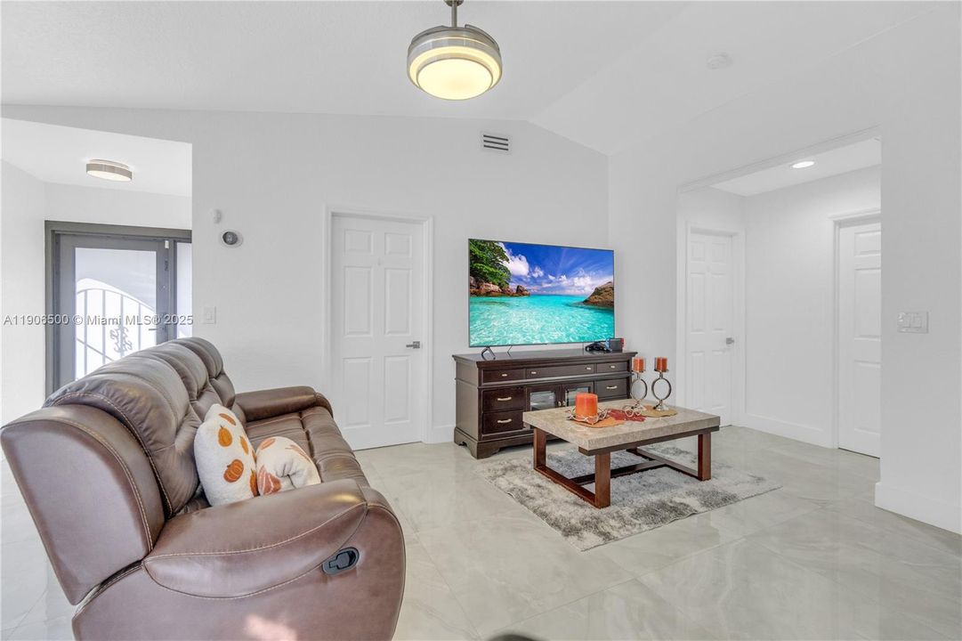 Recently Rented: $3,750 (4 beds, 2 baths, 1475 Square Feet)