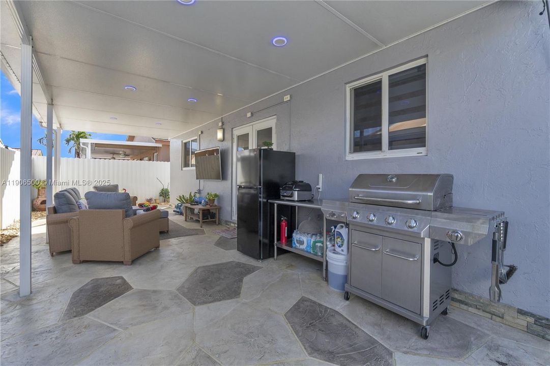 Recently Rented: $3,750 (4 beds, 2 baths, 1475 Square Feet)