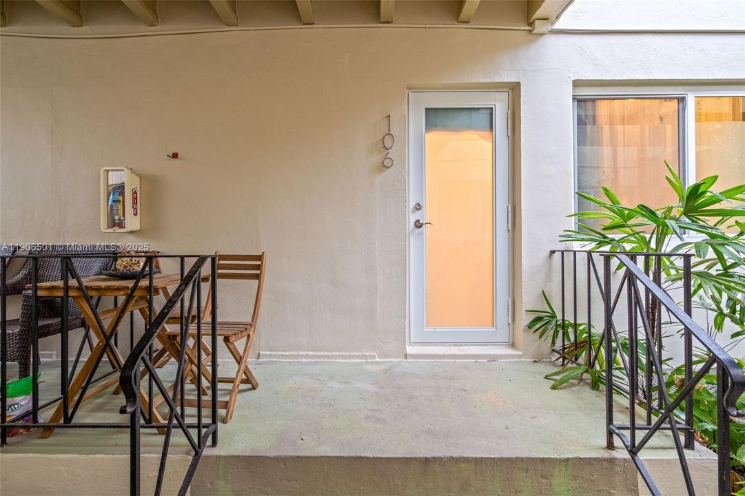 合同活跃: $2,000 (1 贝兹, 1 浴室, 535 平方英尺)