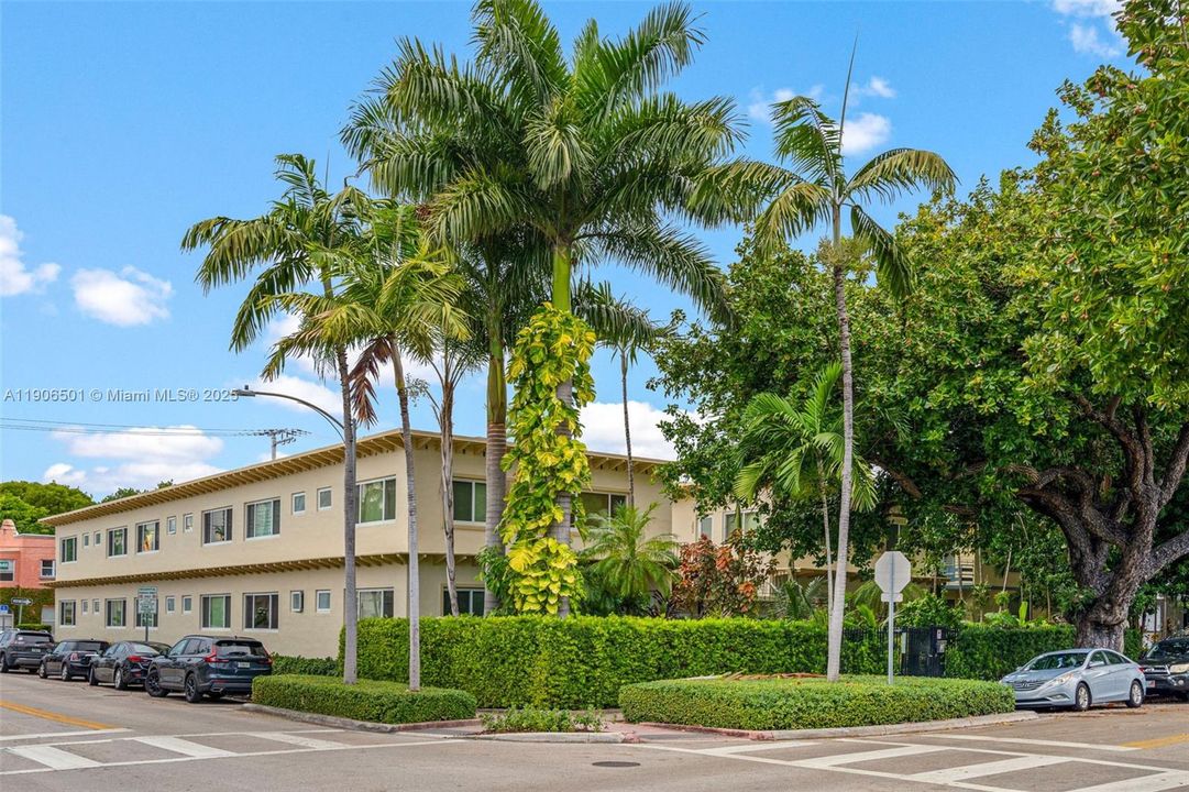 合同活跃: $2,000 (1 贝兹, 1 浴室, 535 平方英尺)