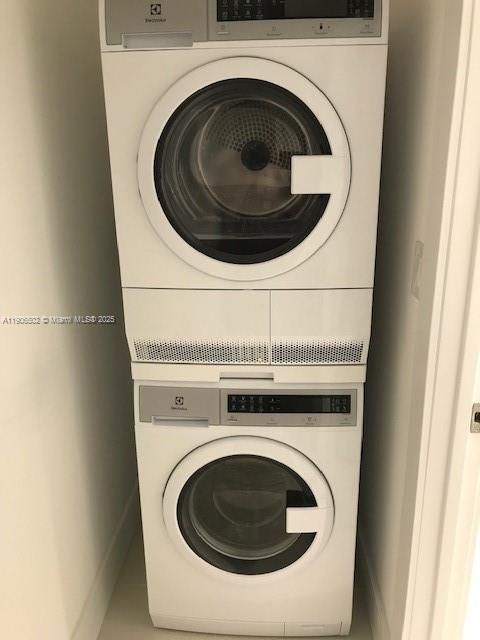 合同活跃: $5,950 (2 贝兹, 2 浴室, 1546 平方英尺)