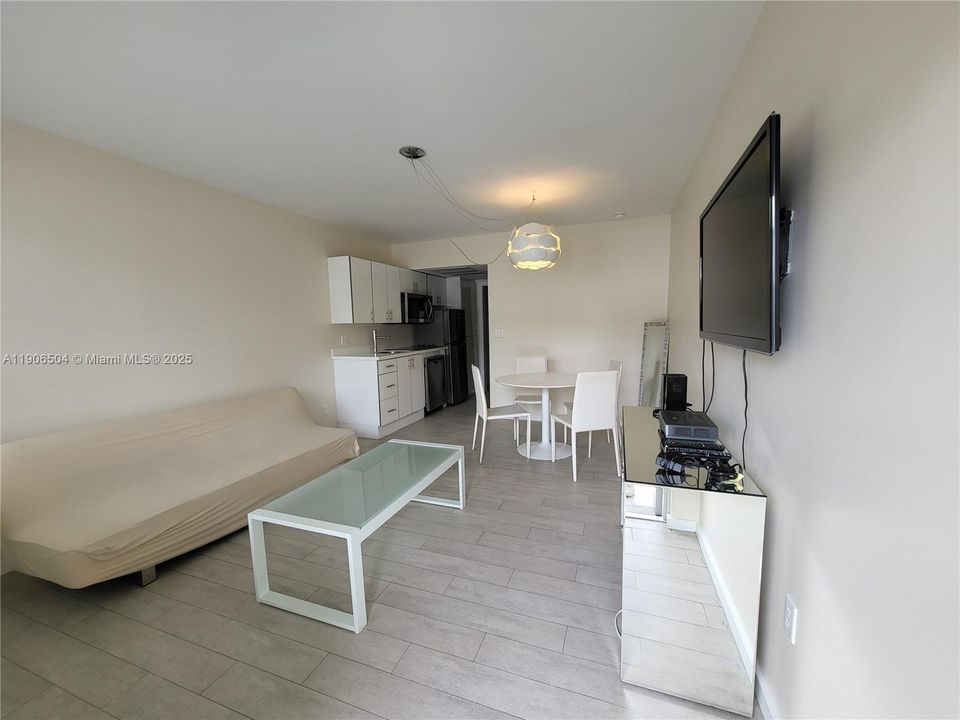 Recently Rented: $1,850 (1 beds, 1 baths, 395 Square Feet)