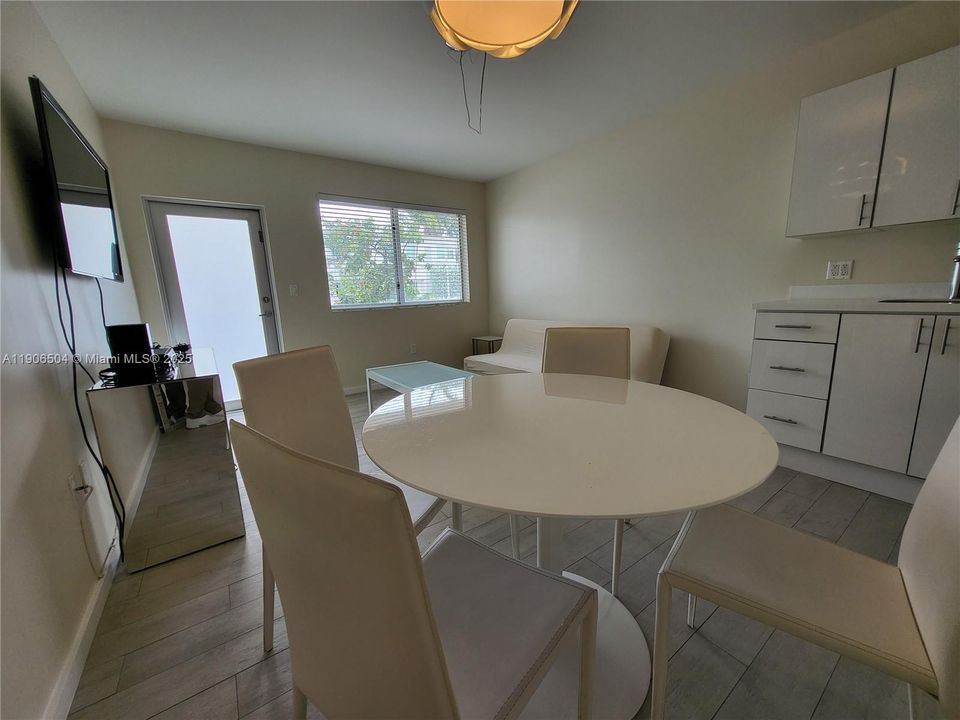 Recently Rented: $1,850 (1 beds, 1 baths, 395 Square Feet)