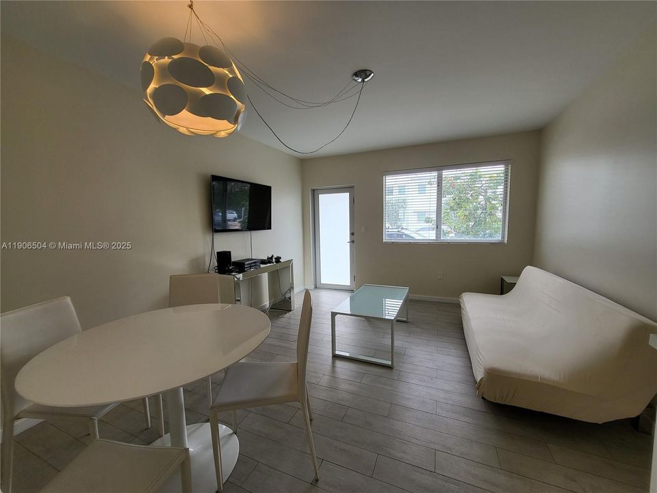 Recently Rented: $1,850 (1 beds, 1 baths, 395 Square Feet)