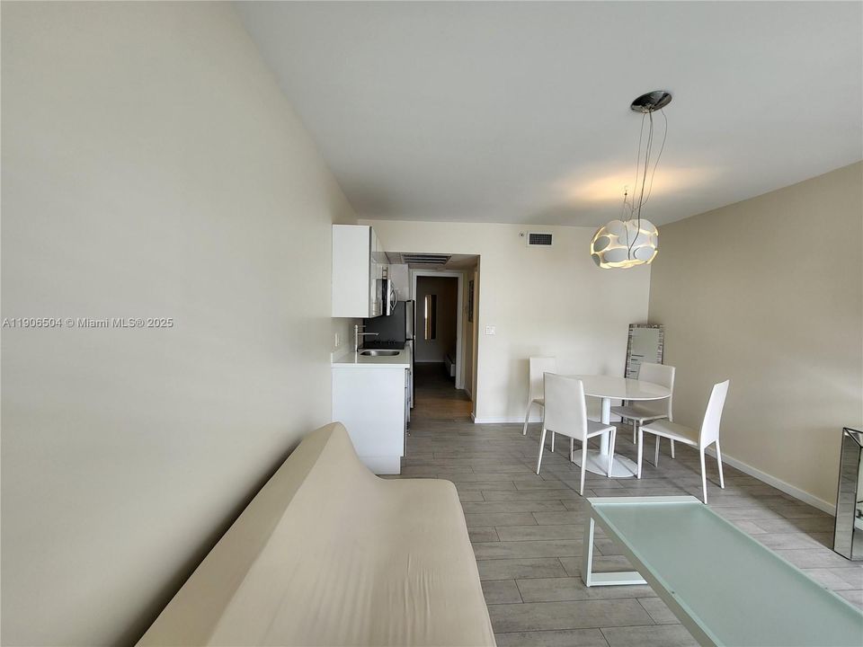 Recently Rented: $1,850 (1 beds, 1 baths, 395 Square Feet)