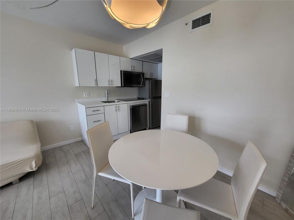 Recently Rented: $1,850 (1 beds, 1 baths, 395 Square Feet)