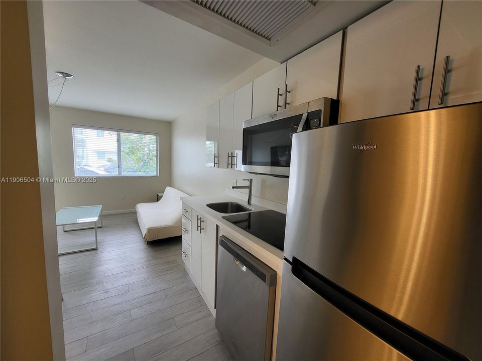Recently Rented: $1,850 (1 beds, 1 baths, 395 Square Feet)