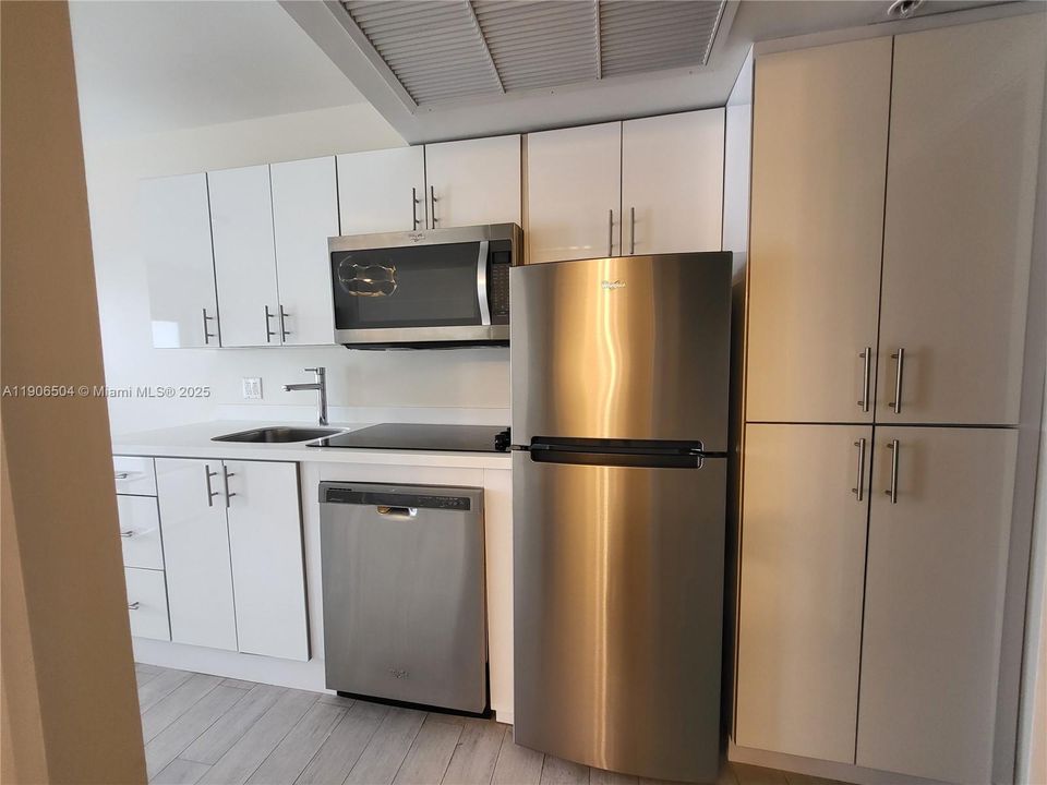 Recently Rented: $1,850 (1 beds, 1 baths, 395 Square Feet)