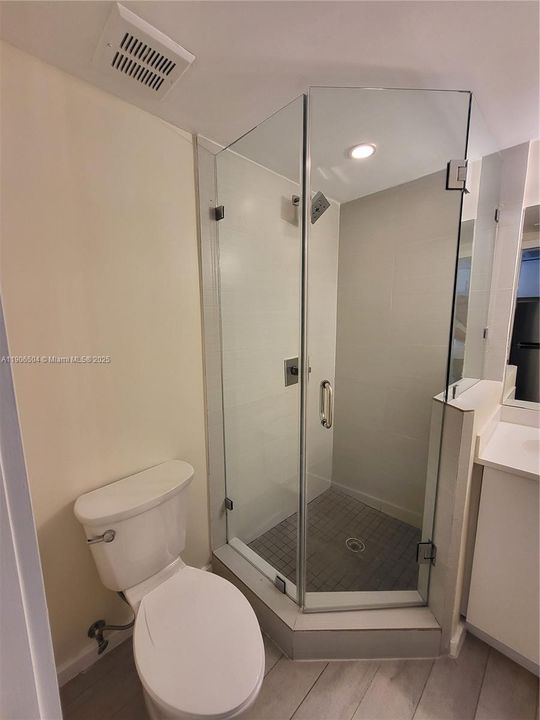 Recently Rented: $1,850 (1 beds, 1 baths, 395 Square Feet)