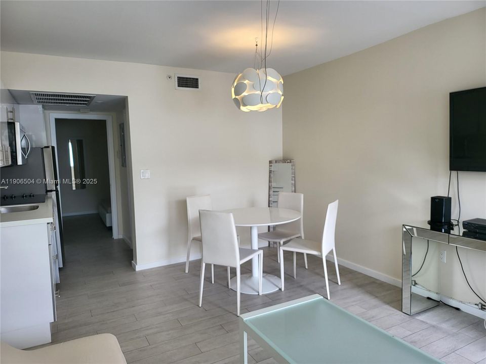 Recently Rented: $1,850 (1 beds, 1 baths, 395 Square Feet)