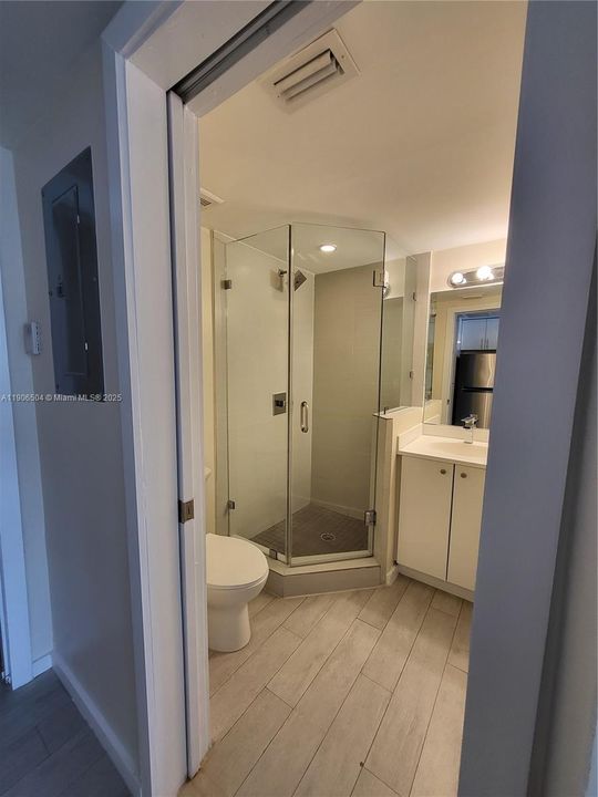 Recently Rented: $1,850 (1 beds, 1 baths, 395 Square Feet)