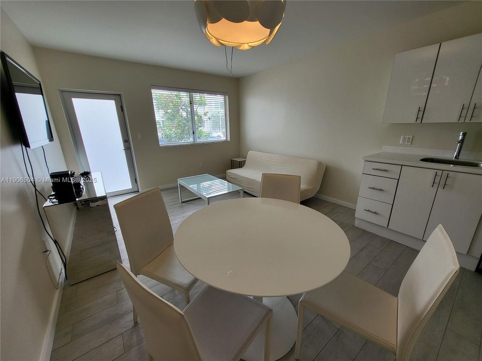 Recently Rented: $1,850 (1 beds, 1 baths, 395 Square Feet)