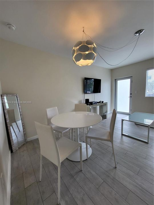 Recently Rented: $1,850 (1 beds, 1 baths, 395 Square Feet)