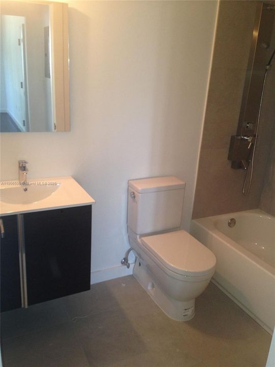 出租: $2,000 (1 贝兹, 1 浴室, 521 平方英尺)