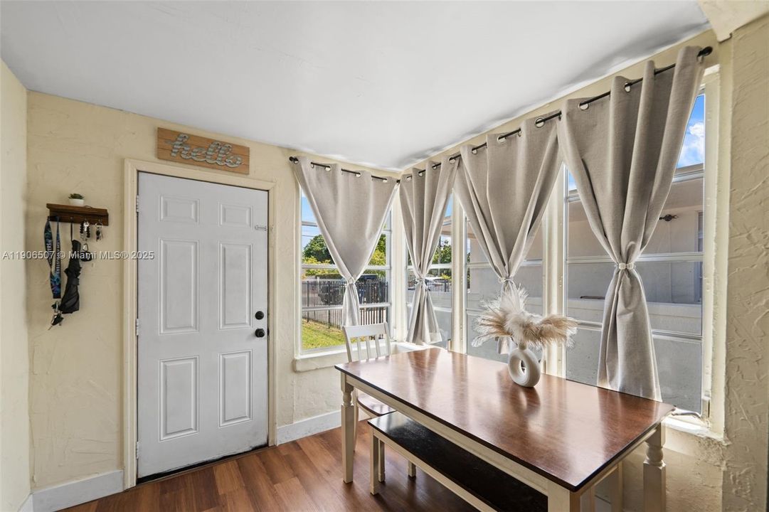 En Venta: $389,900 (2 camas, 1 baños, 540 Pies cuadrados)