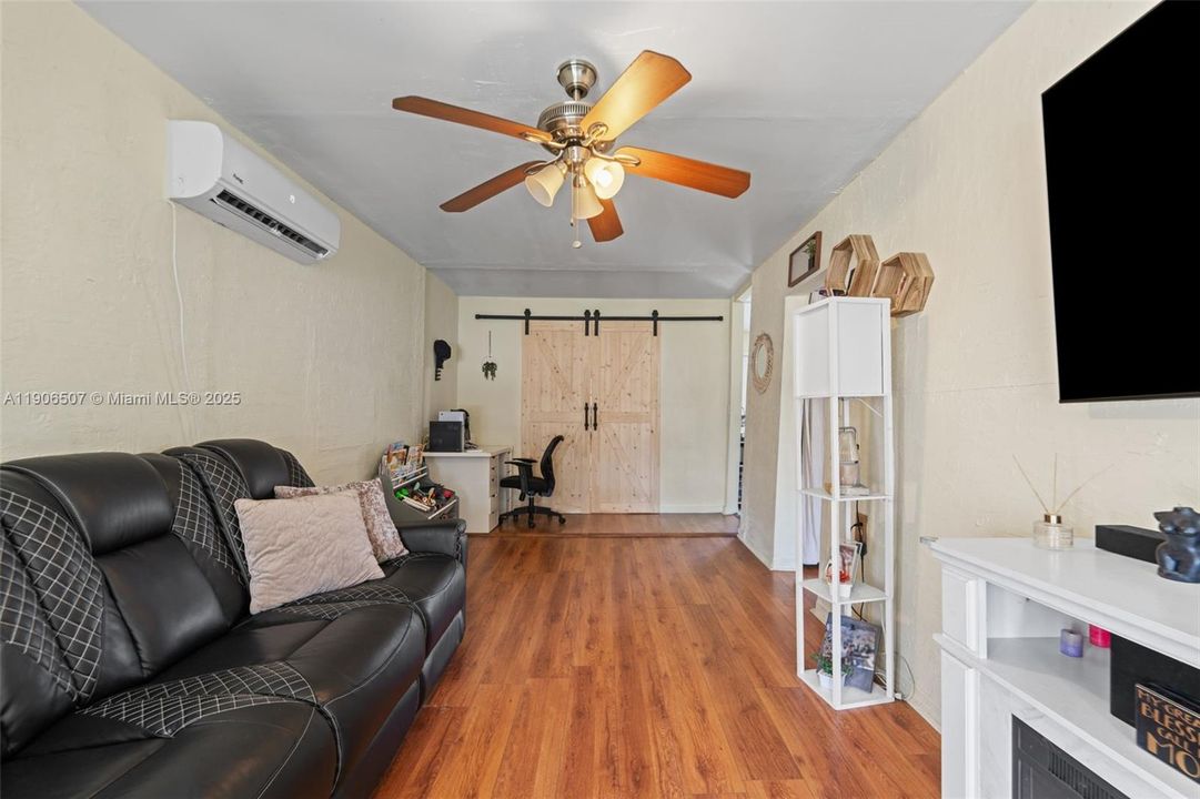 En Venta: $389,900 (2 camas, 1 baños, 540 Pies cuadrados)