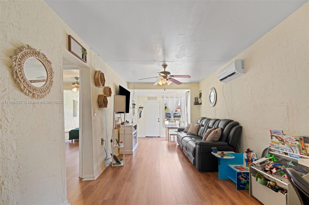 En Venta: $389,900 (2 camas, 1 baños, 540 Pies cuadrados)