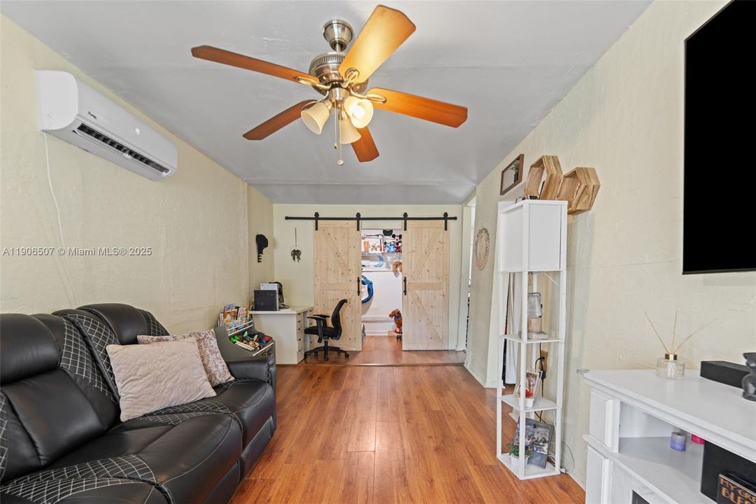 En Venta: $389,900 (2 camas, 1 baños, 540 Pies cuadrados)